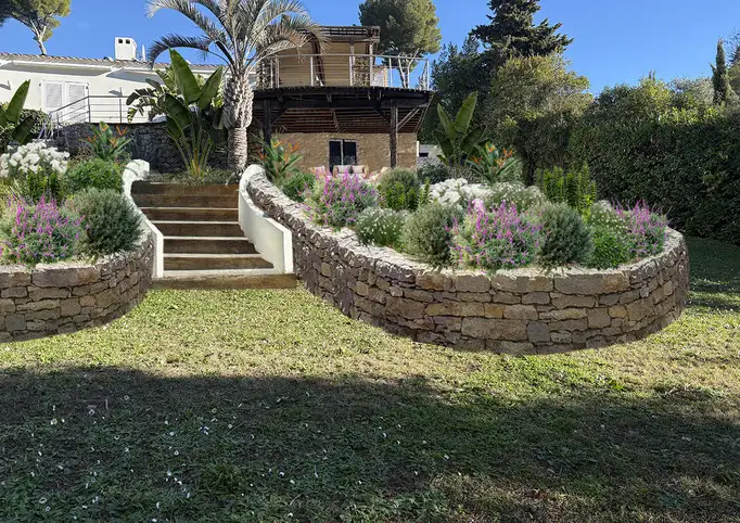 Un jardin aux palettes v�g�tales m�diterran�ennes